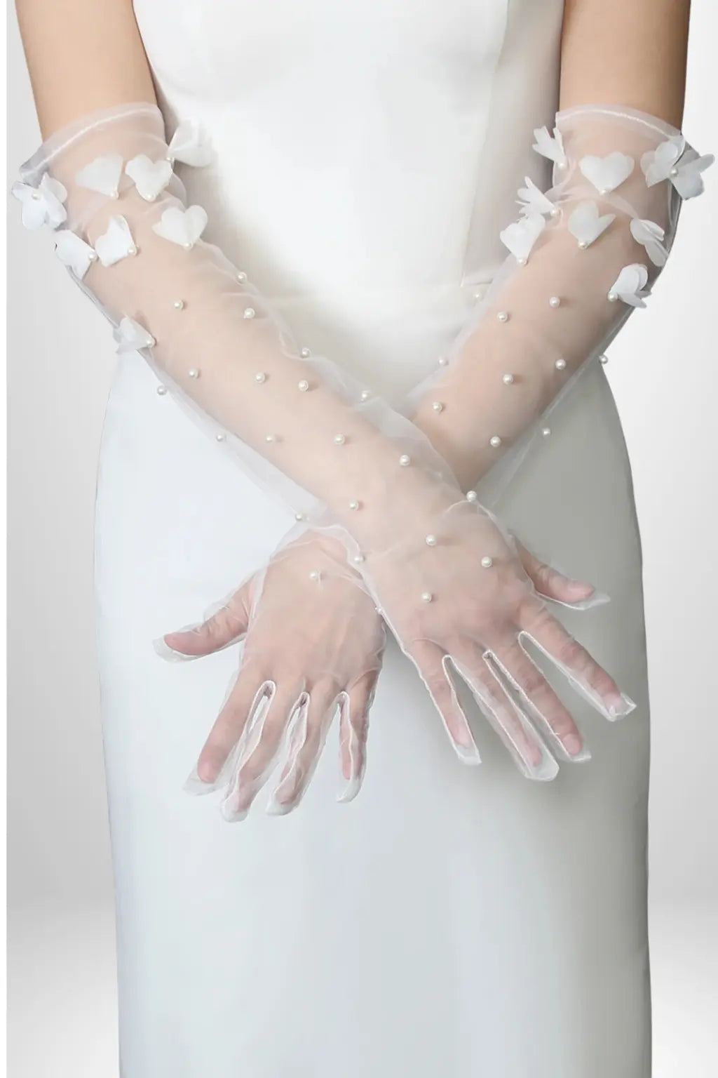 Gants de mariée 2026 : tendance vintage ou moderne ? Comment les porter parfaitement